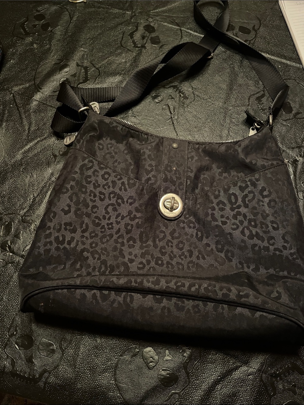 Baggallini tonal Black Leopard-Print turn lock Crossbody travel organizer bag